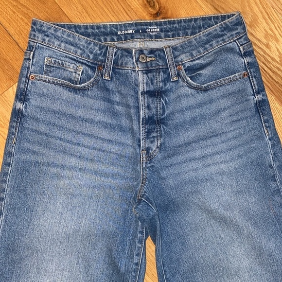 Old Navy High Rise Loose Side Slit Jean in size 8, no flaws - Picture 5 of 13